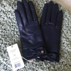 LEATHER BOW GLOVE TORY BURCH 6.5